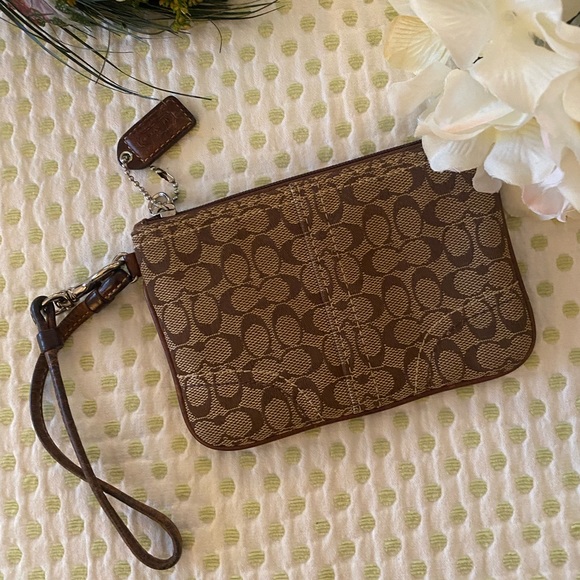 🌿Vintage Coach Wristlet🌿 - Picture 1 of 7